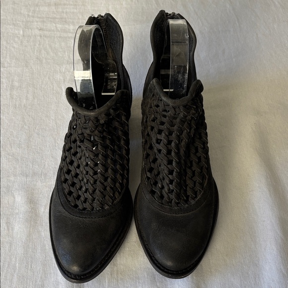 Very Volatile Black Woven Ankle Boots Contemporary Western Prairie - Picture 1 of 9